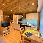 Apartament Damuelser Holzhus *